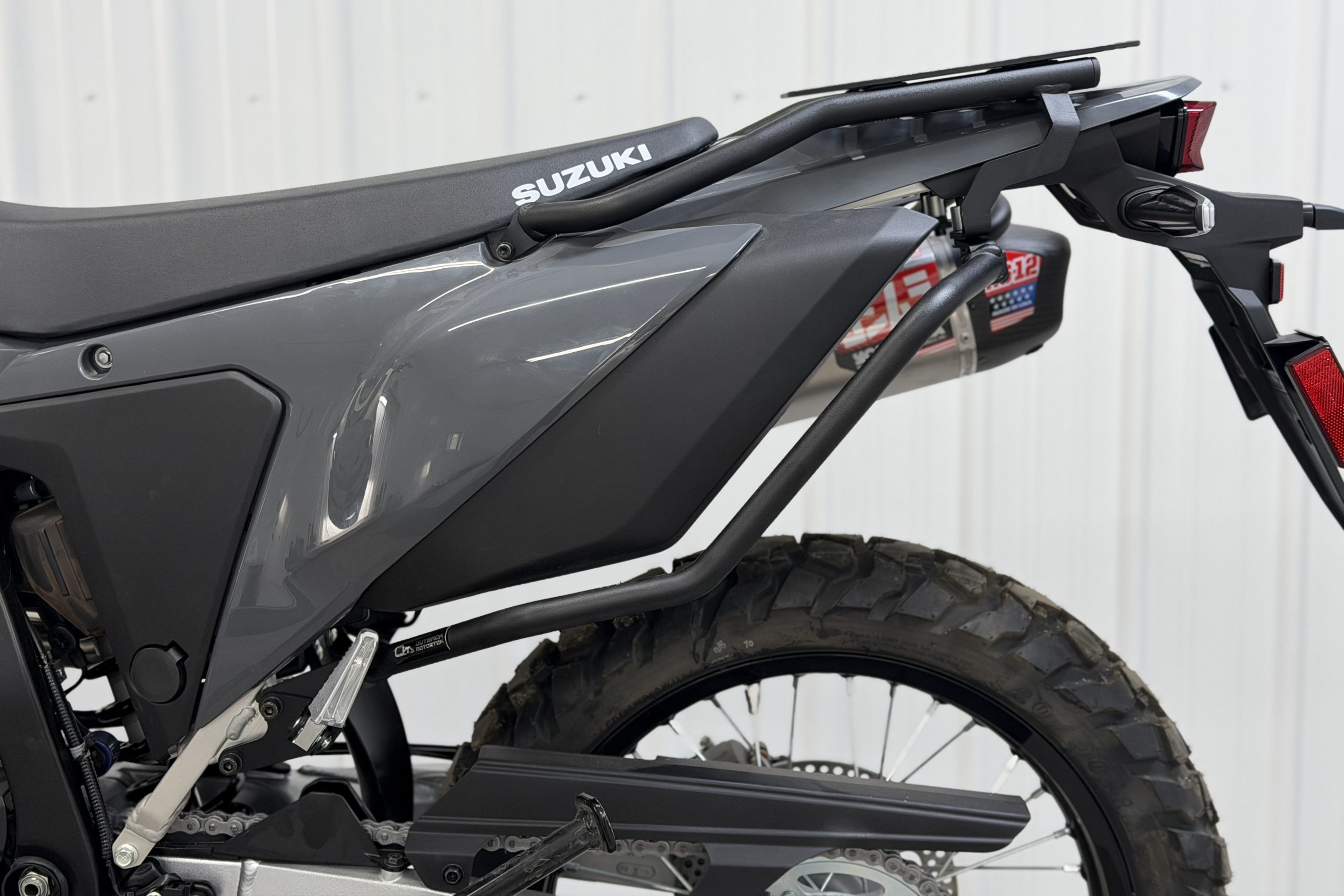 IMG_5681 Suzuki DR-Z4S – Support de Bagage Rackless – Image 1